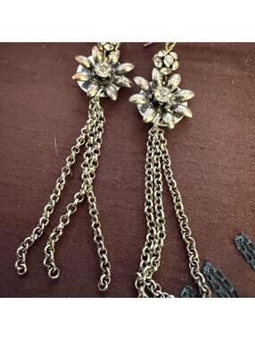 SOLD.                    VTG-style silver flower dangle earrings W/